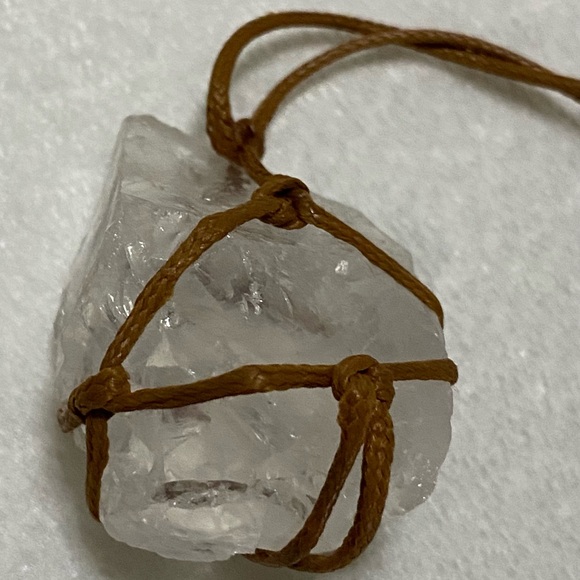 🪵🌱Cuarzo Pendant Necklace with Brown Cord🪵🌱 - Picture 5 of 11